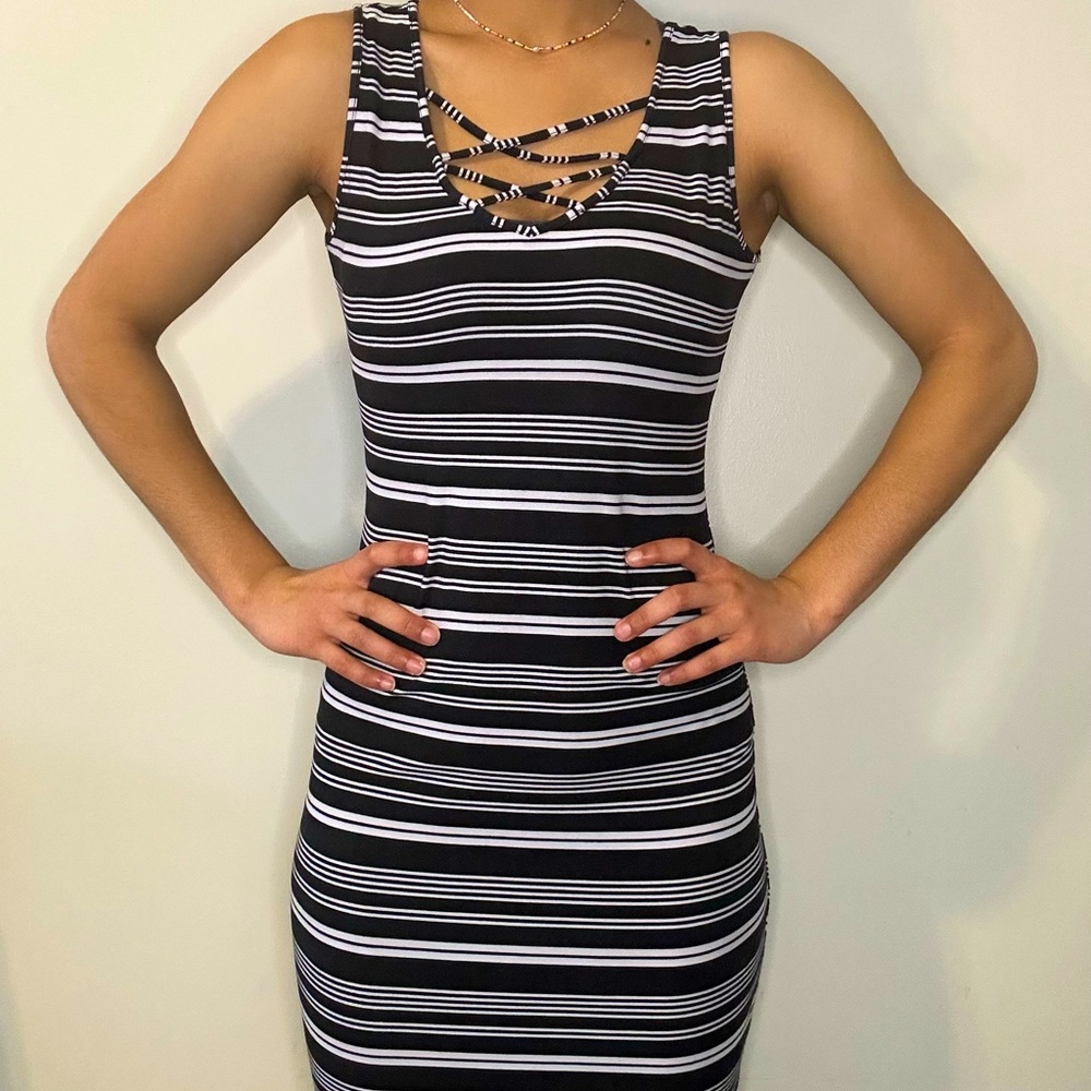 STRETCHY STRIPED B&W DRESS